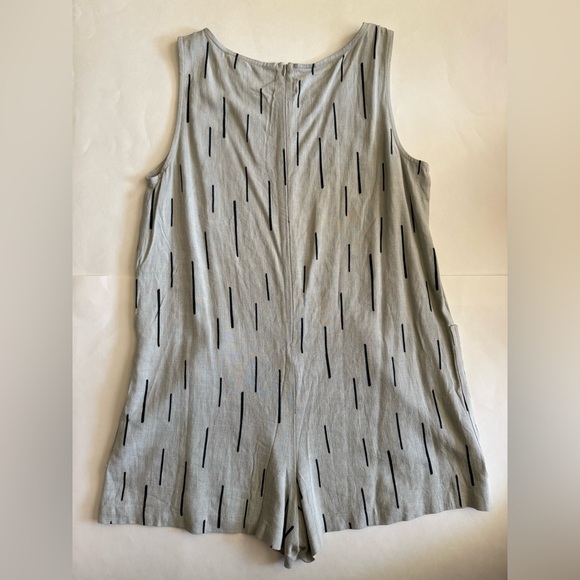 Grade & Gather Gray Sleeveless Romper Size M - Picture 4 of 9